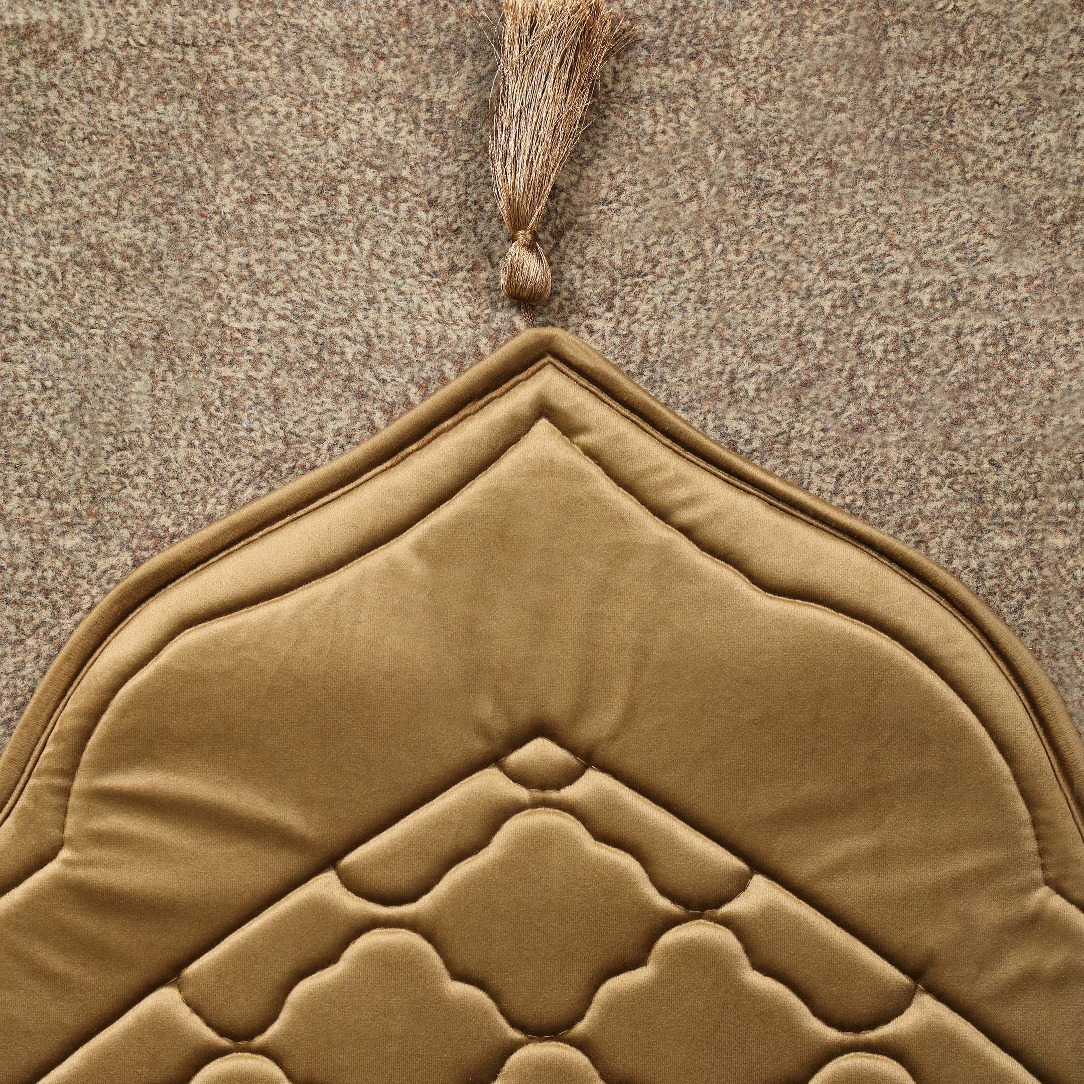 NOOR-E-IMAAN Velvet Quilted Prayermat