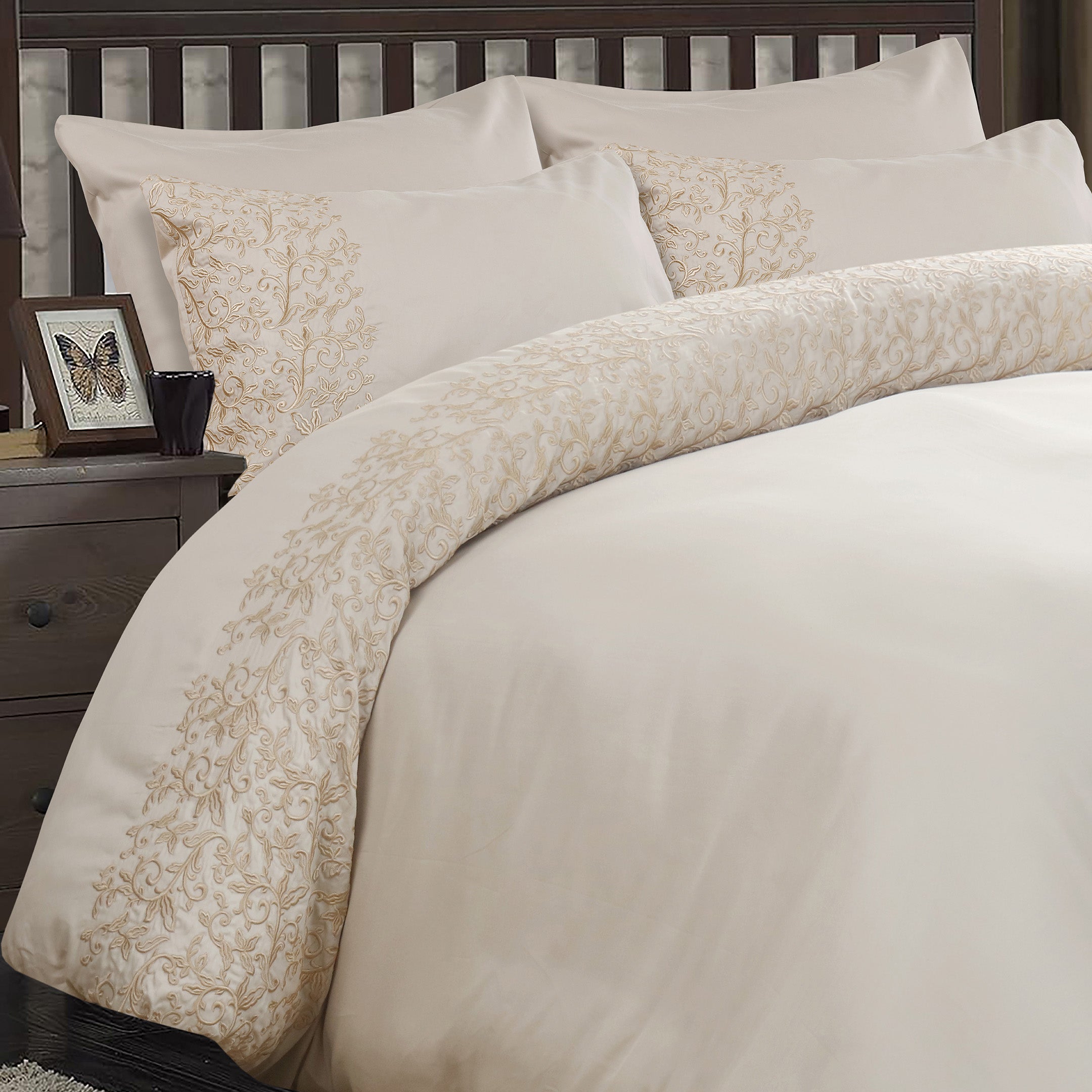 Safa - Embroidered 6-Piece Duvet Cover Set