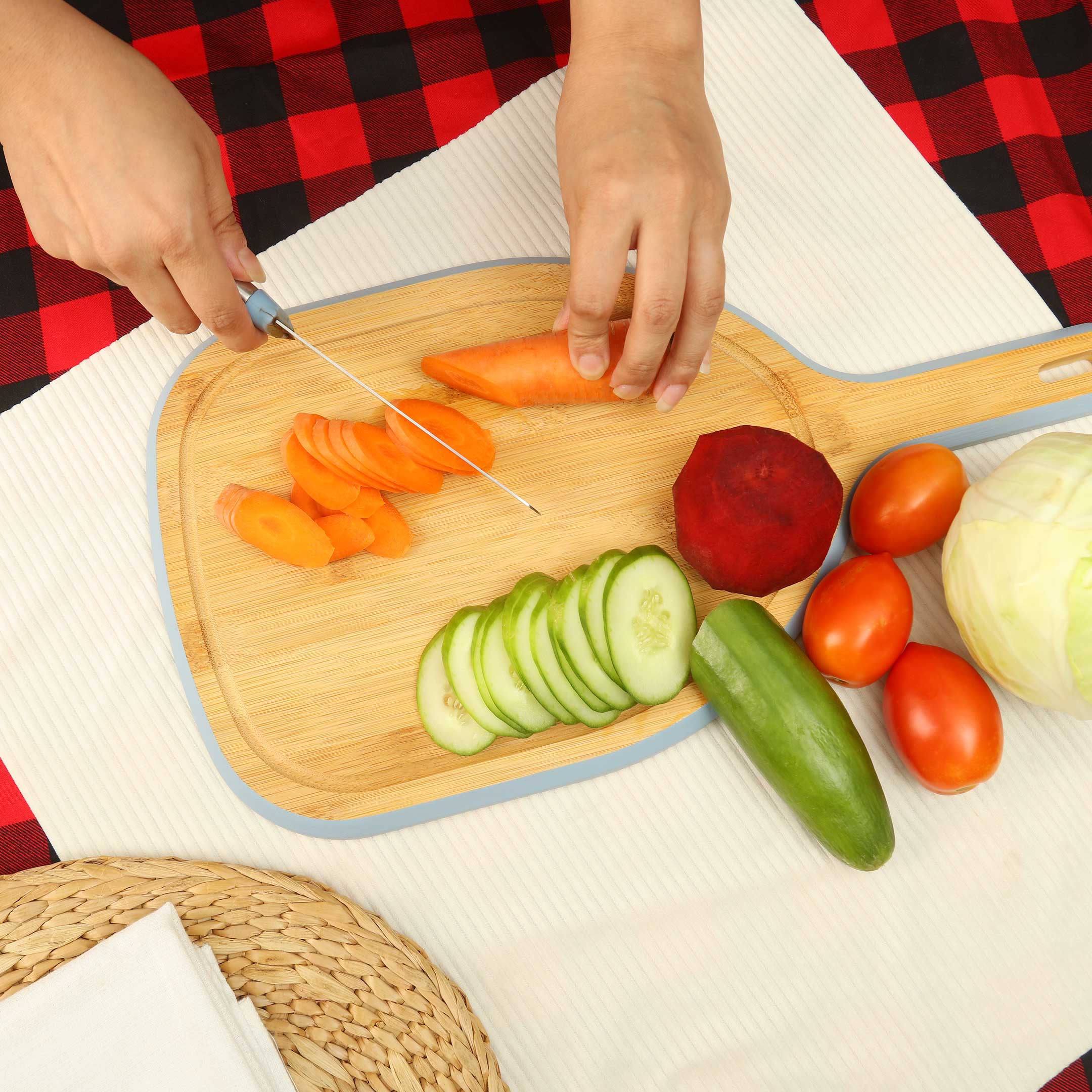 Bamboo Cutting board with Handle