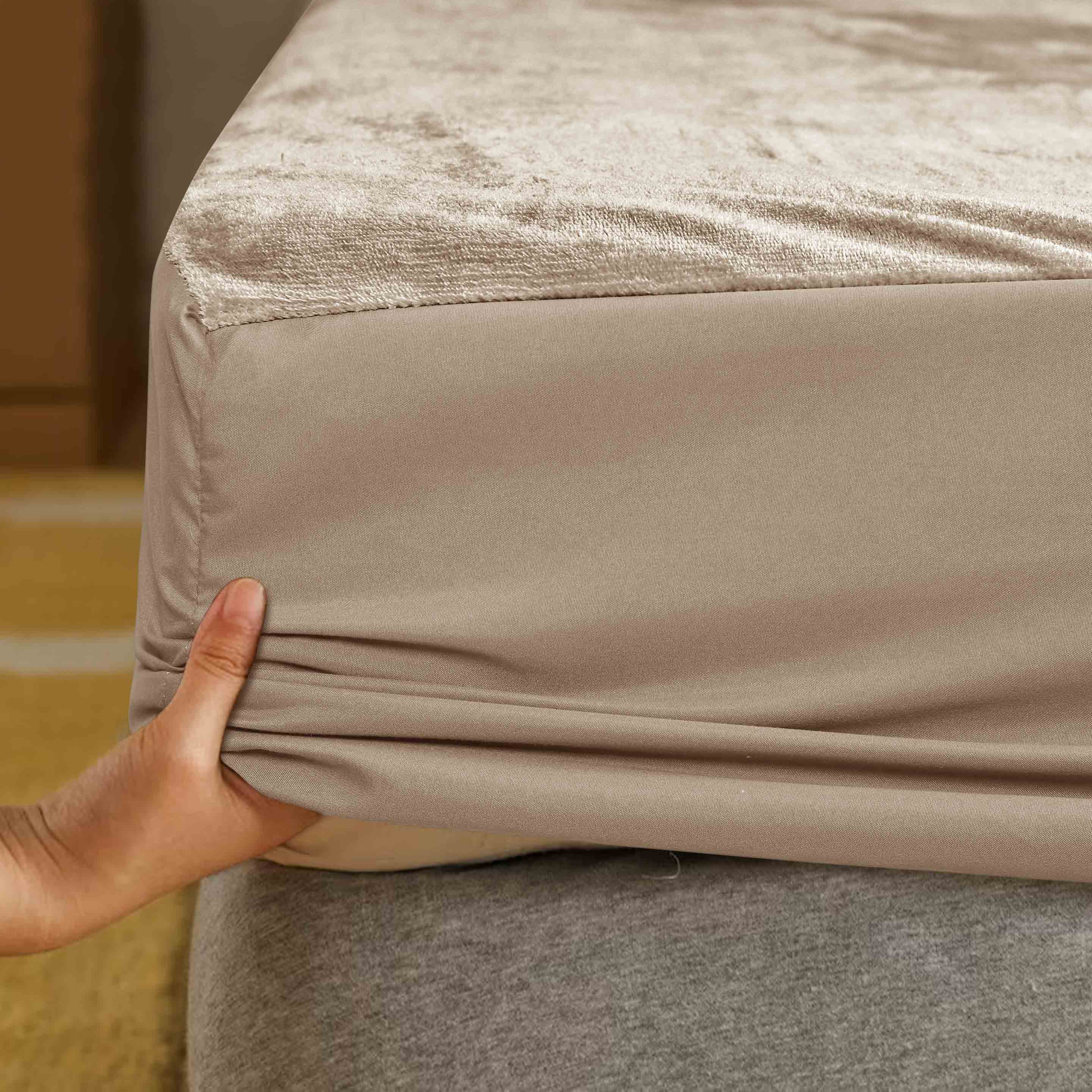 Vertical Duo Tone Fleece Fitted Sheet, Sand-Brown